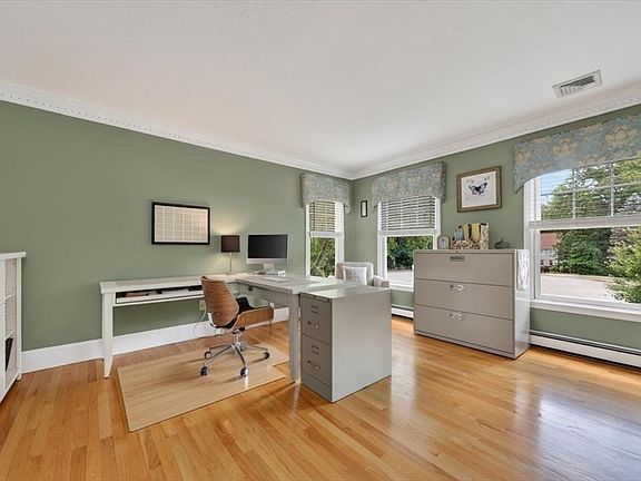 3rd image of 70 Holly Berry Ln
