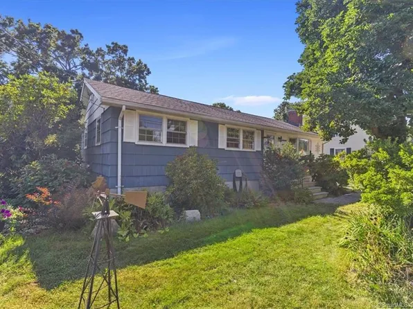 12 Maxwell Drive, Milford, CT 06461