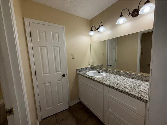 608 Rue St #B — Photo 12