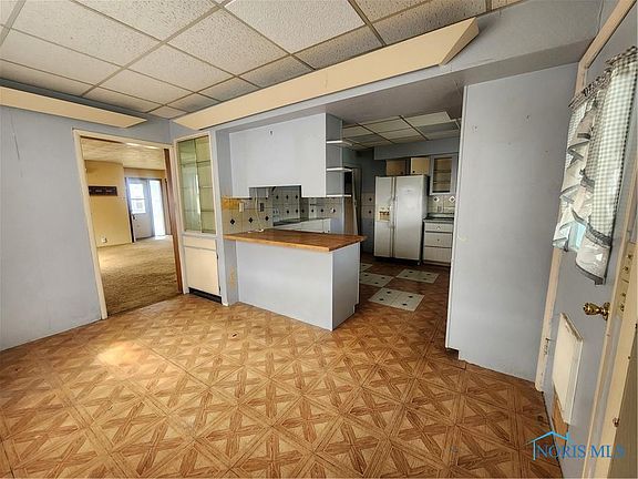 4th image of 825 Park St