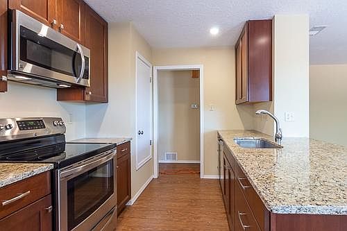 5th image of 6701 Luella Anne Dr NE