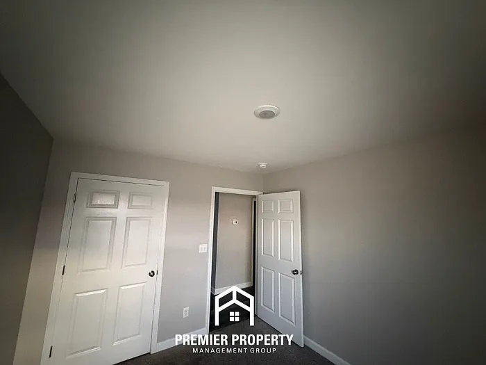 110 Castlebar Cir — Photo 17