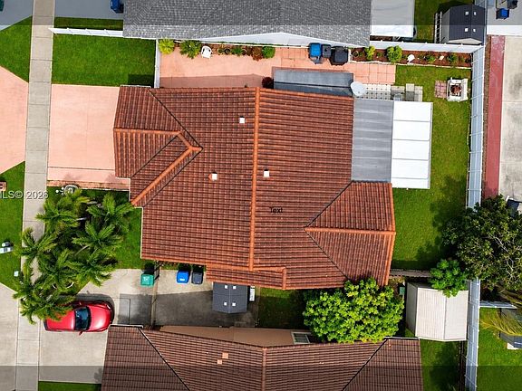 5th image of 2421 SW 142nd Pl