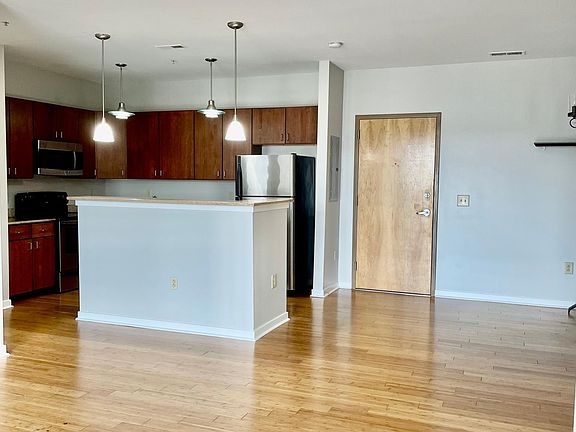 5th image of 817 Flynn St APT 302