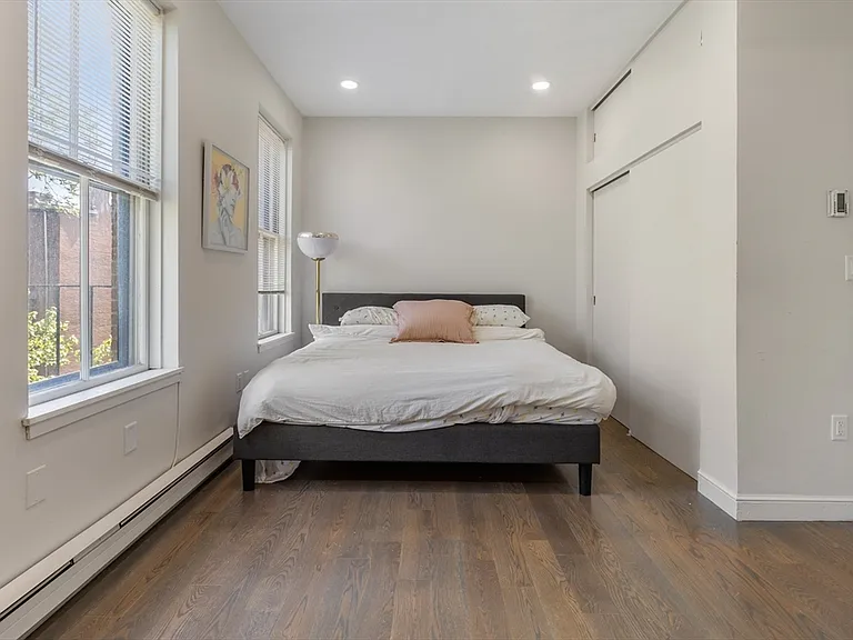 142 Chandler St #4 — Photo 6