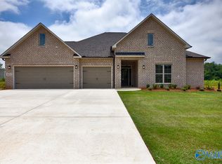 146 Pat Cain Dr, New Market, AL 35761