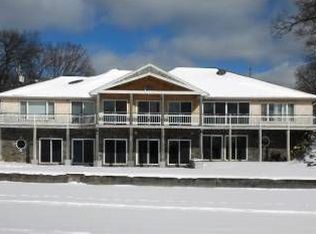 6777 Desmond Rd, Waterford, MI 48329