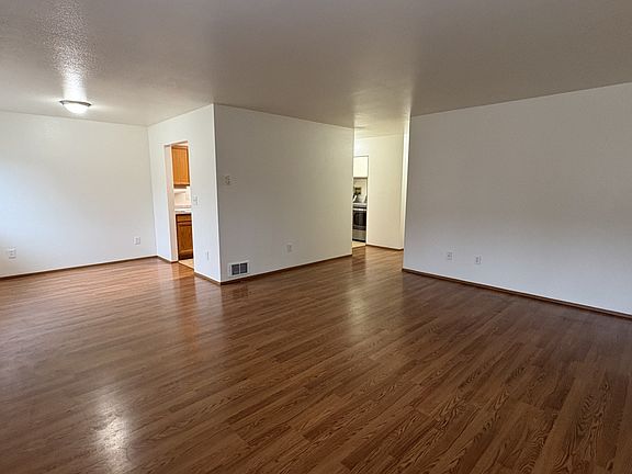5th image of 1715 S E St