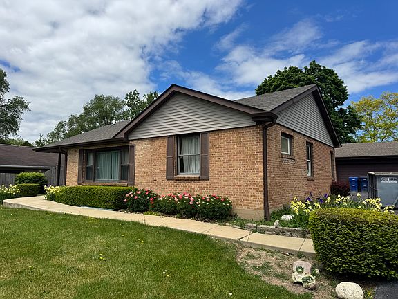 3rd image of 2130 Hawthorne Ln