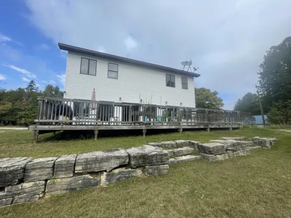 29434 E Somes Rd, Drummond Island, MI 49726