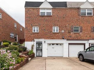 713 Arnold St, Philadelphia, PA 19111