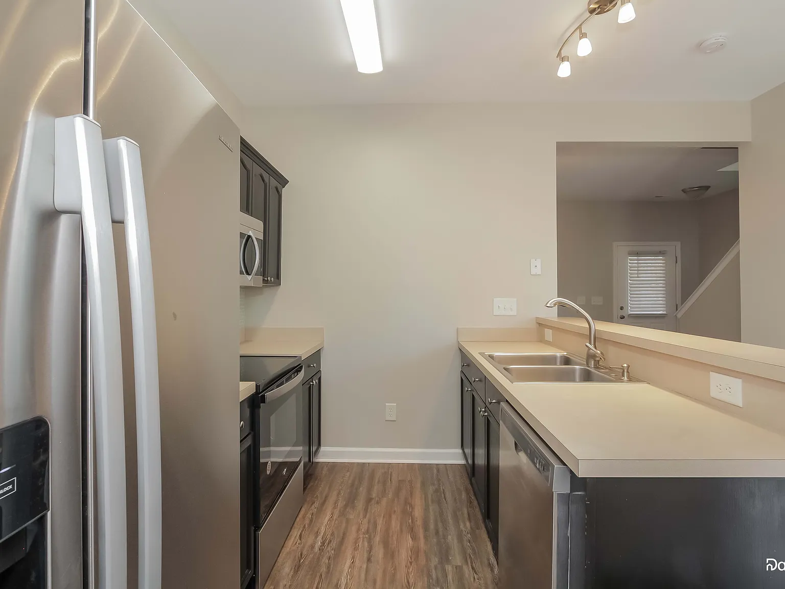 3 bed, 2.5 bath, 1214 sqft, $1,775 — Photo 2