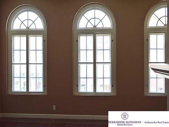 4th image of 517 1/2 Main St