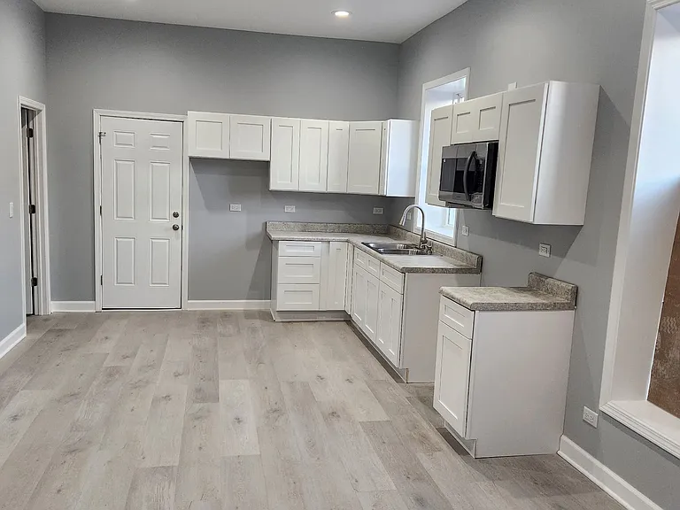 2858 S Christiana Ave #2FR — Photo 3