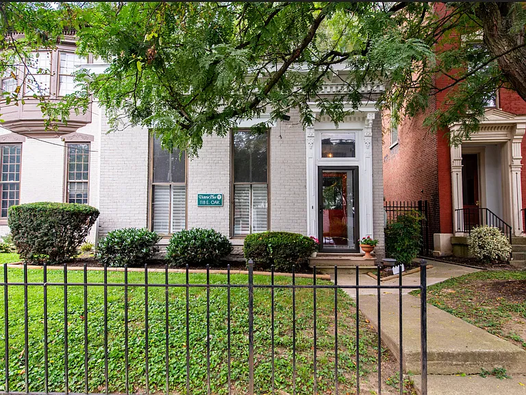 118 E Oak St — Photo 1
