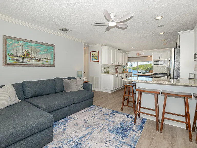 110 SW Hideaway Pl — Photo 5