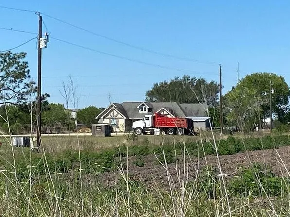 823 County Road 453, El Campo, TX 77437