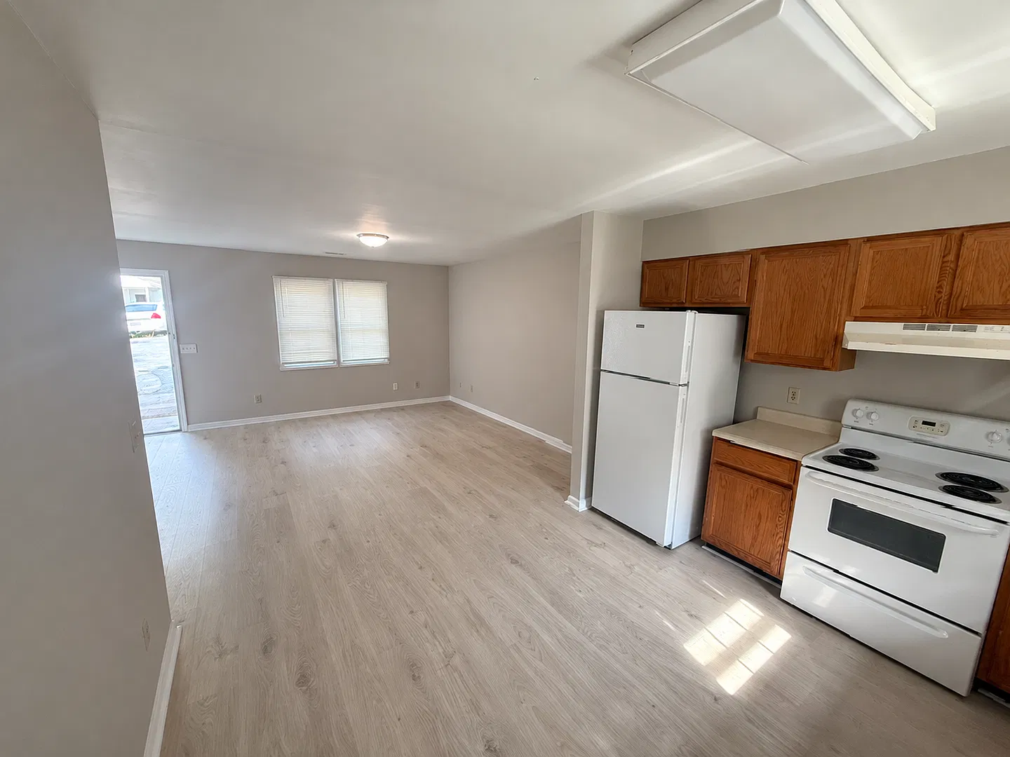 Two bedroom, one bath apartment in Burlington — Photo 2