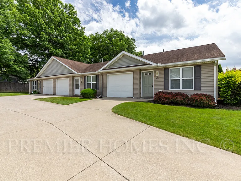 76 Meadow Wood Dr #A — Photo 2