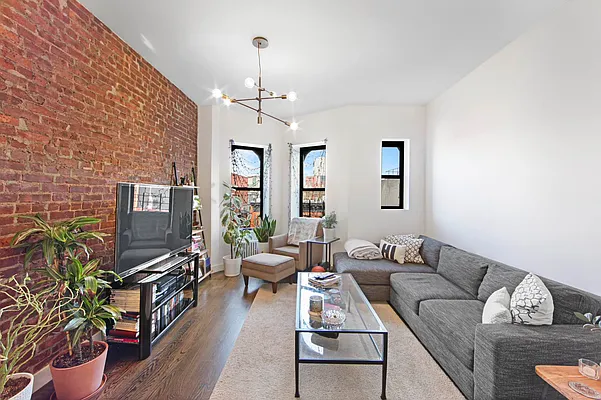 Rented by Charney Real Estate LLC | media 15