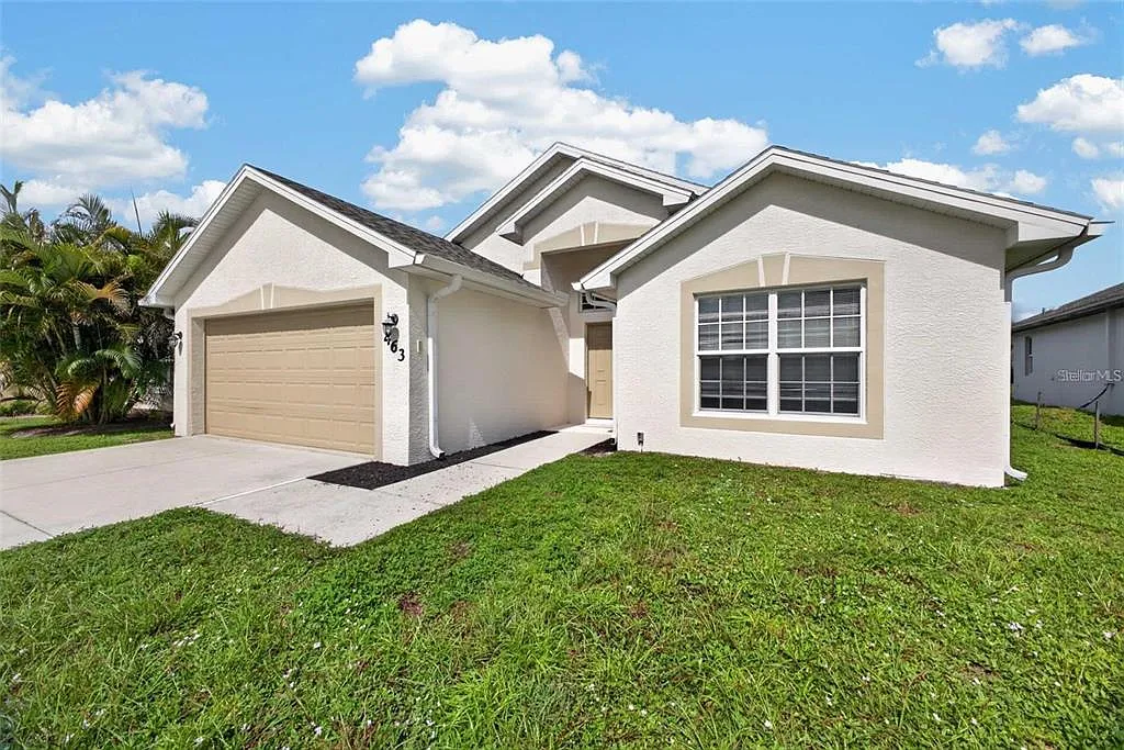 3 bed, 2.0 bath, 1422 sqft, $1,795 — Photo 1