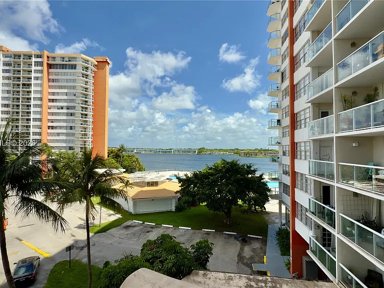 1351 NE Miami Gardens Dr #422E — Photo 18