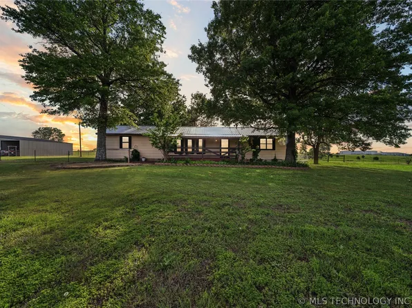 1202 S Oak Grove Rd, Cushing, OK 74023