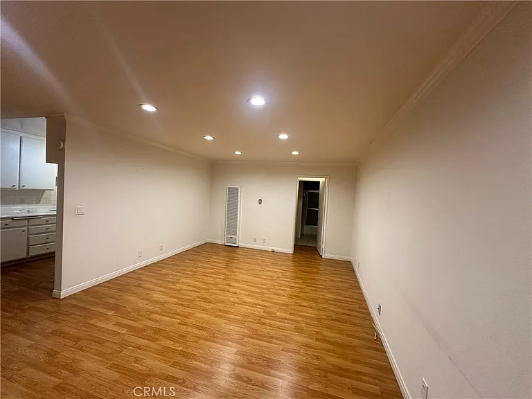 3010 Montrose Ave — Photo 13