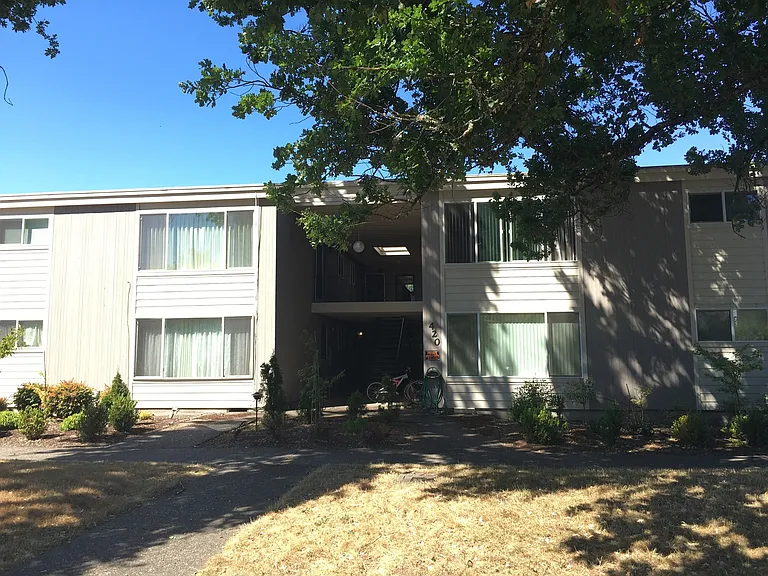 Greenwood Apartments — Photo 13