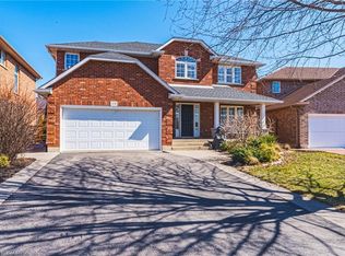 19 Liuna Ct, Hamilton, ON L8E 5Z1