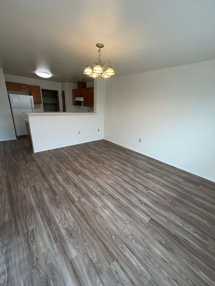 3 bed, 2.5 bath, 1328 sqft, $1,765 — Photo 2