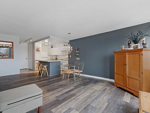 5th image of 444 W Fullerton Pkwy APT 806