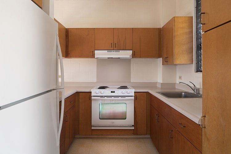 2nd image of 833 N School St #10949