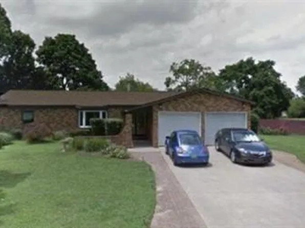 696 W Crescent Dr, Vineland, NJ 08360
