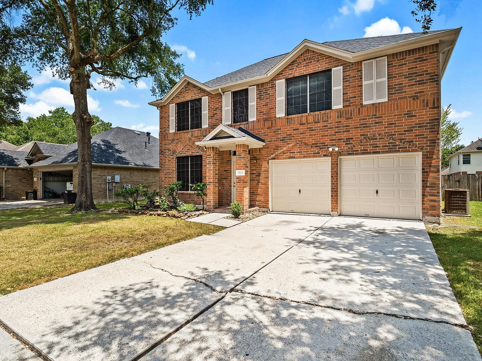 4 bed, 2.5 bath, 2460 sqft, $2,300 — Photo 2