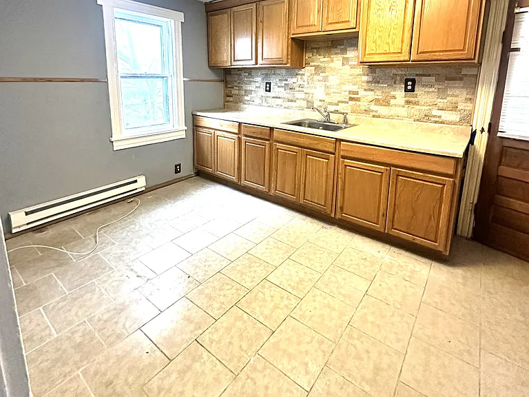 860 Main St #4 — Photo 4