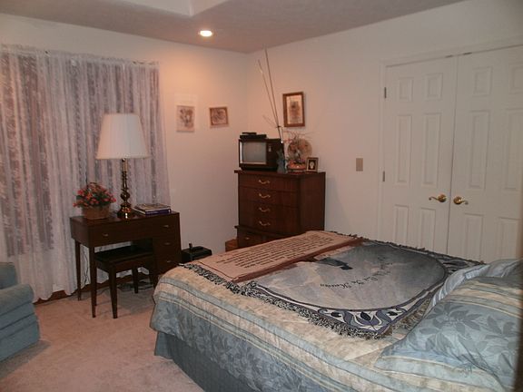 5th image of 1737 Spruce Dr