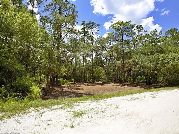 3rd image of 809 Canal Way
