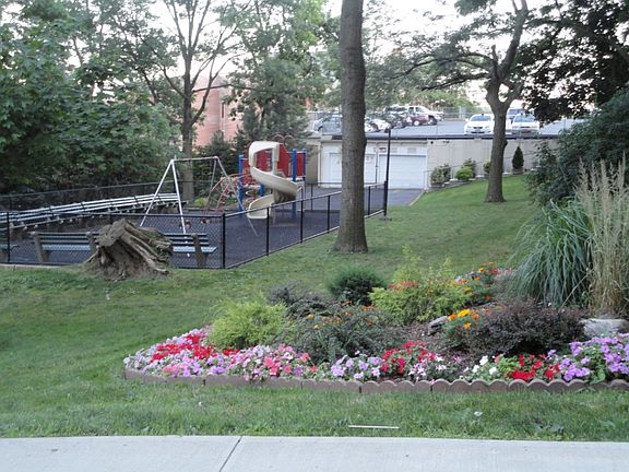 5th image of 3 Sadore Ln APT 6D