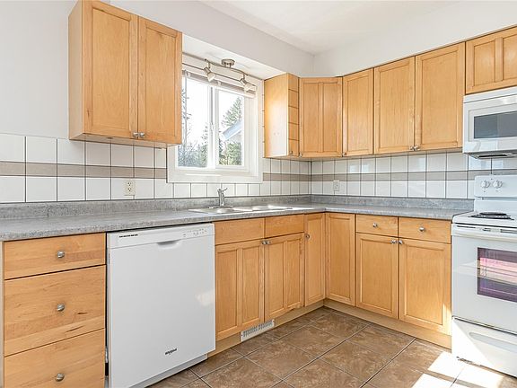 4th image of 2148 B Dodds Rd