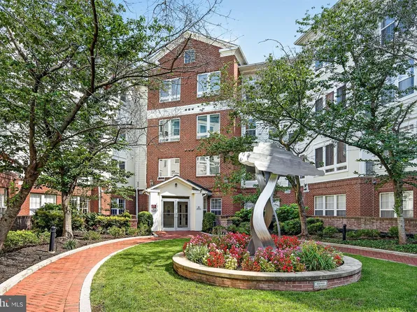 801 S Greenbrier St APT 404, Arlington, VA 22204