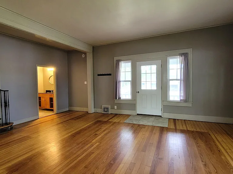 901 S Broadway St — Photo 10