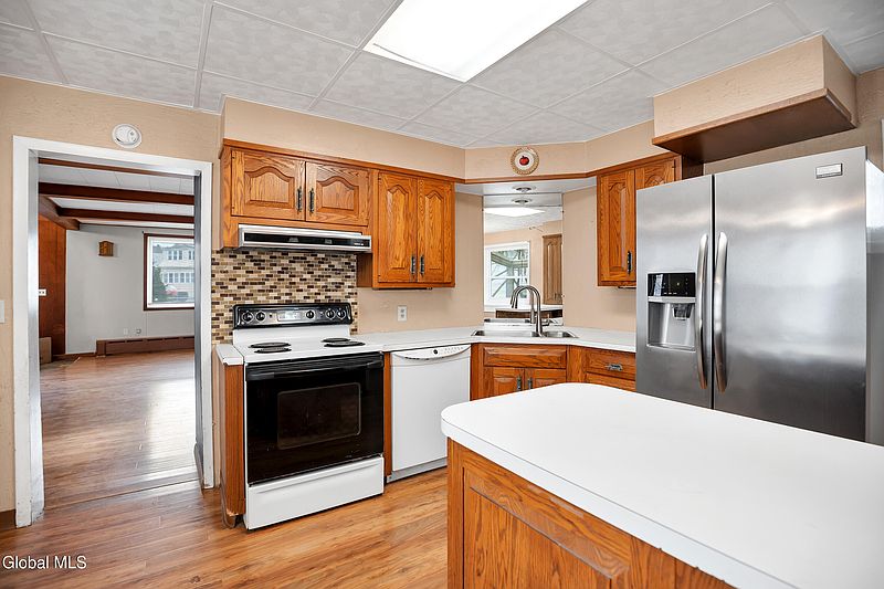 5th image of 71 3rd Avenue