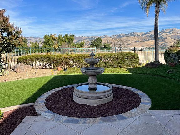 2nd image of 6048 La Spezia Pl