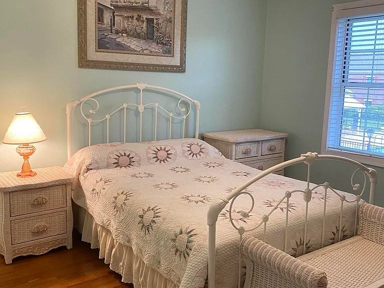 917 Jamestown Ave #100 — Photo 12