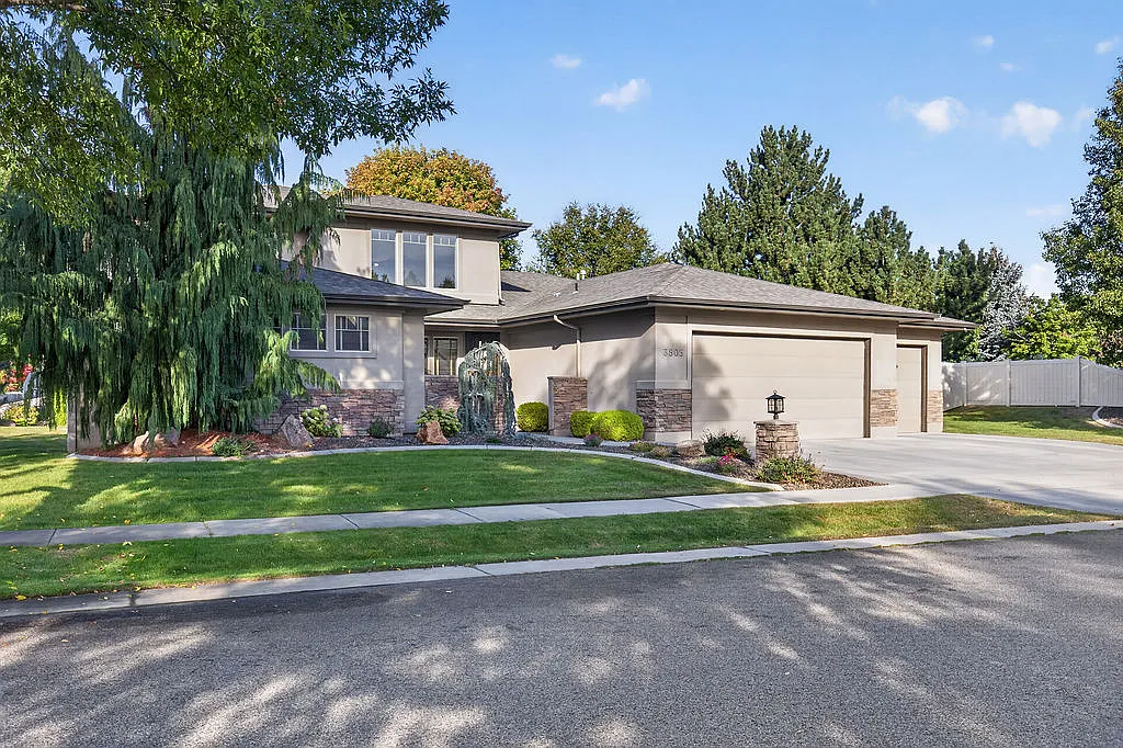4 bed, 2.5 bath, 2987 sqft, $3,500 — Photo 3