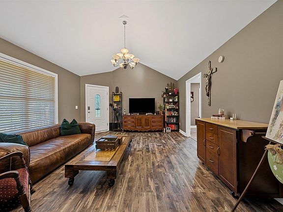 5th image of 208 Matt Dr