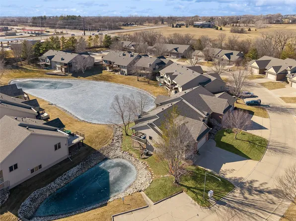 15410 Oakwood Dr, Urbandale, IA 50323