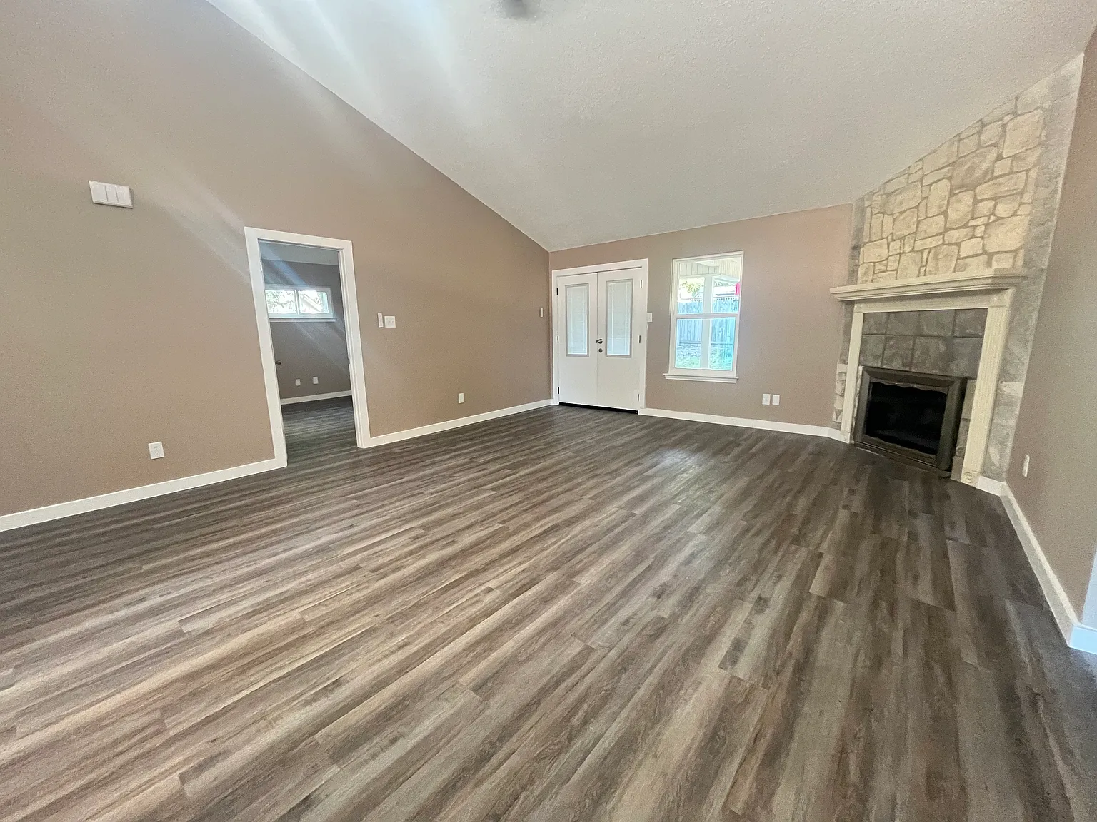 3 bed, 1235 sqft, $1,650 — Photo 4