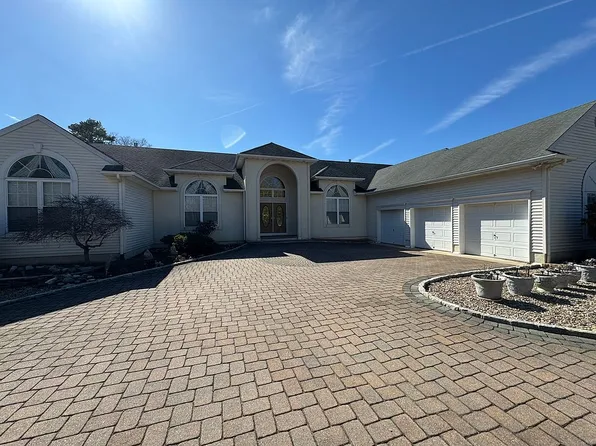 199 Royal Oaks Dr, Waretown, NJ 08758